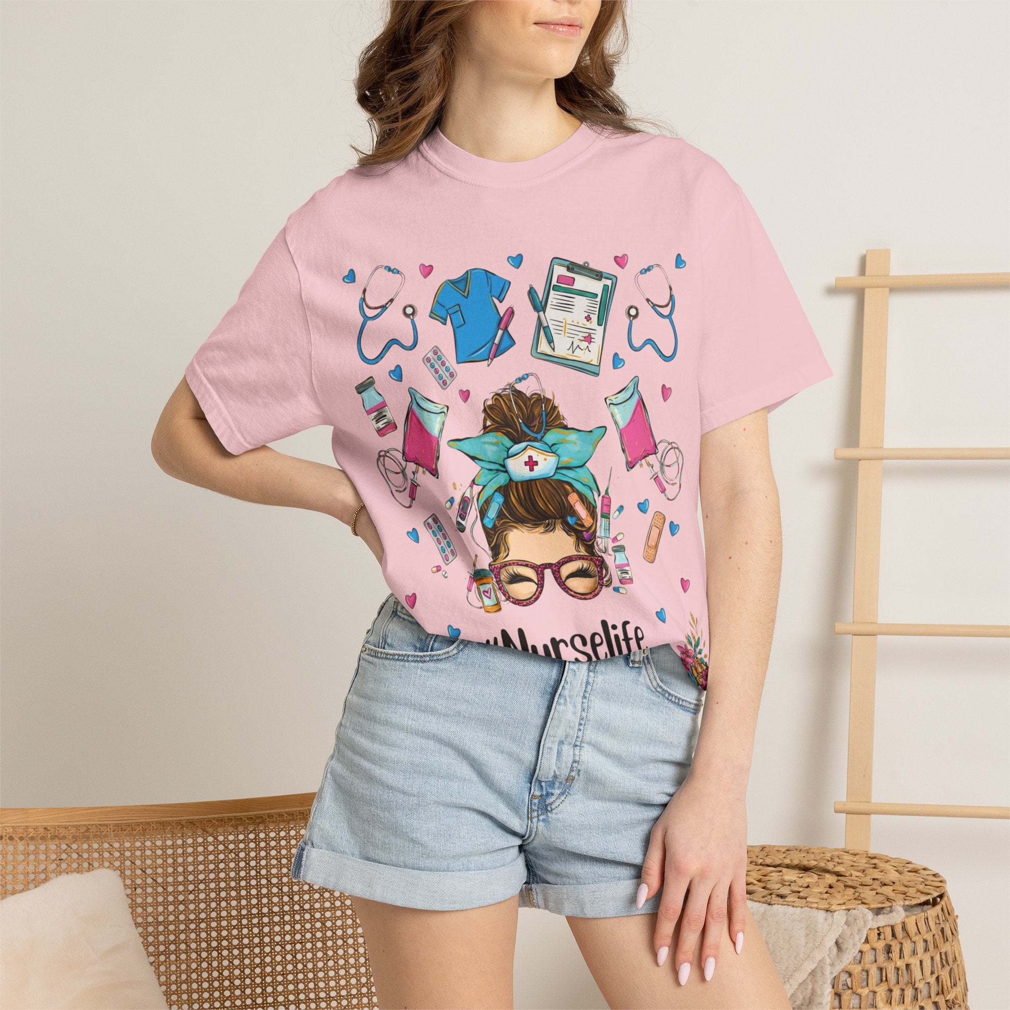 Nurse Life Graphic T-Shirt – #Nurselife Cute Medical Scrubs Design